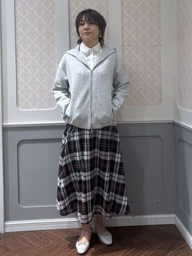 「grove（グローブ）のビジューカラー とろみシャツ（シャツ/ブラウス、ホワイト系）」を使った、manaさん（レディース・162cm）の冬コーディネート