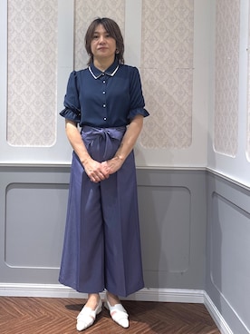 「couture brooch（クチュールブローチ）の【通勤・洗える】配色ダブルカラー ブラウス（シャツ/ブラウス、ブルー系）」を使った、manaさん（レディース・162cm）の春コーディネート