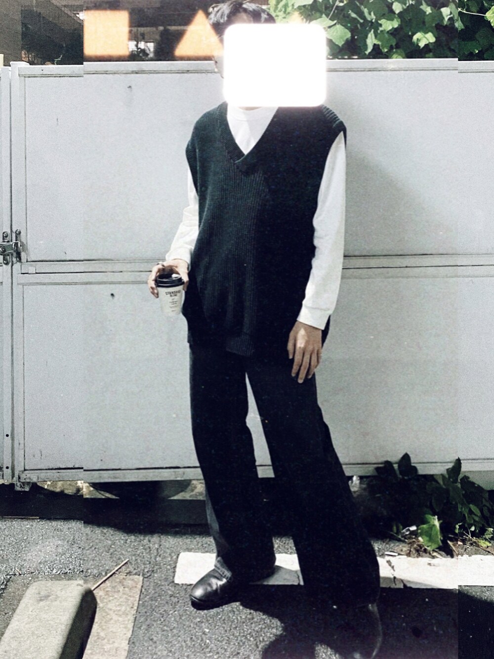 「Acne Studiosのアイテム（デニムパンツ、ブラック系）」を使った、イクマツさん（メンズ・178cm）の秋コーディネートの1枚目の写真