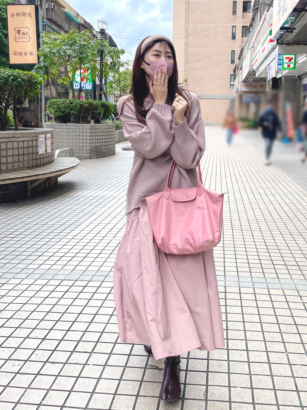 マジカルピンクコーデ みち｜LONGCHAMPのショルダーバッグを使ったコーディネート - WEAR