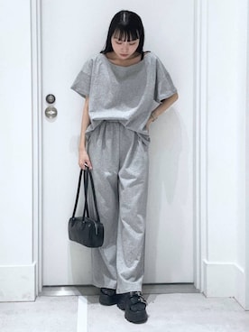 「FOREVER 21（フォーエバー トゥエンティーワン）の【2025SS】ロゴスクエアボストン（ボストンバッグ）」を使った、みくさん（レディース・155cm）の秋コーディネート
