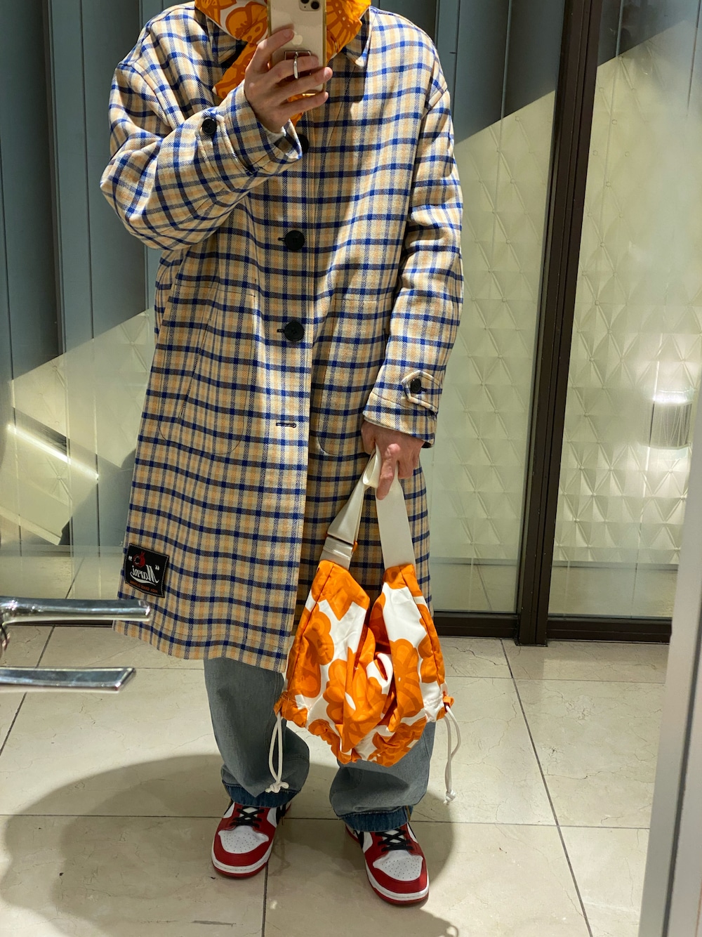 「クリスマスに着たい服、オトナカジュアル、今日のコーデ、キレイめ、UNIQLO marimekko」｜「MARNIのアイテム（ステンカラーコート、その他）」を使った、朧さん（メンズ・172cm）の冬コーディネートの1枚目の写真