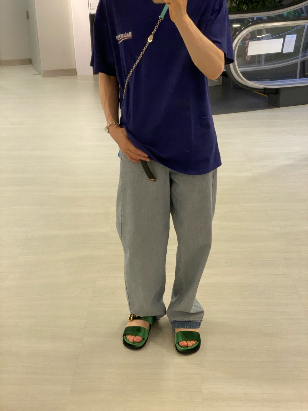 「ロゴT、今日のコーデ、シンプル、ブルーコーデ」｜「BALENCIAGAのアイテム（Tシャツ/カットソー、ブルー系）」を使った、朧さん（メンズ・172cm）の夏コーディネートの1枚目の写真