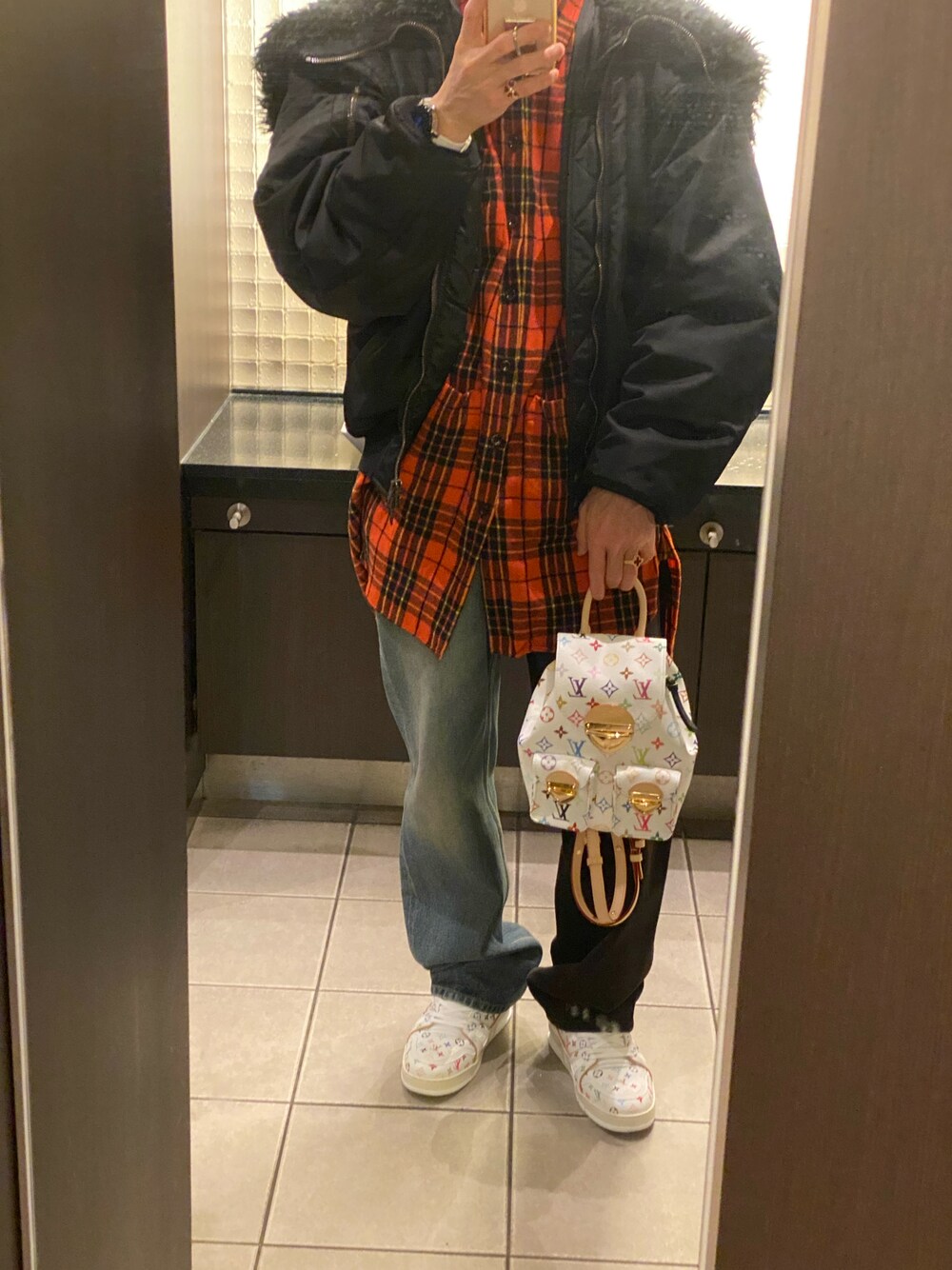 「真冬のあったかスタイル、メンズファッション、今日のコーデ、N2B、LV×TM」｜「LOUIS VUITTONのアイテム（バックパック/リュック、ホワイト系）」を使った、朧さん（メンズ・172cm）の冬コーディネートの1枚目の写真