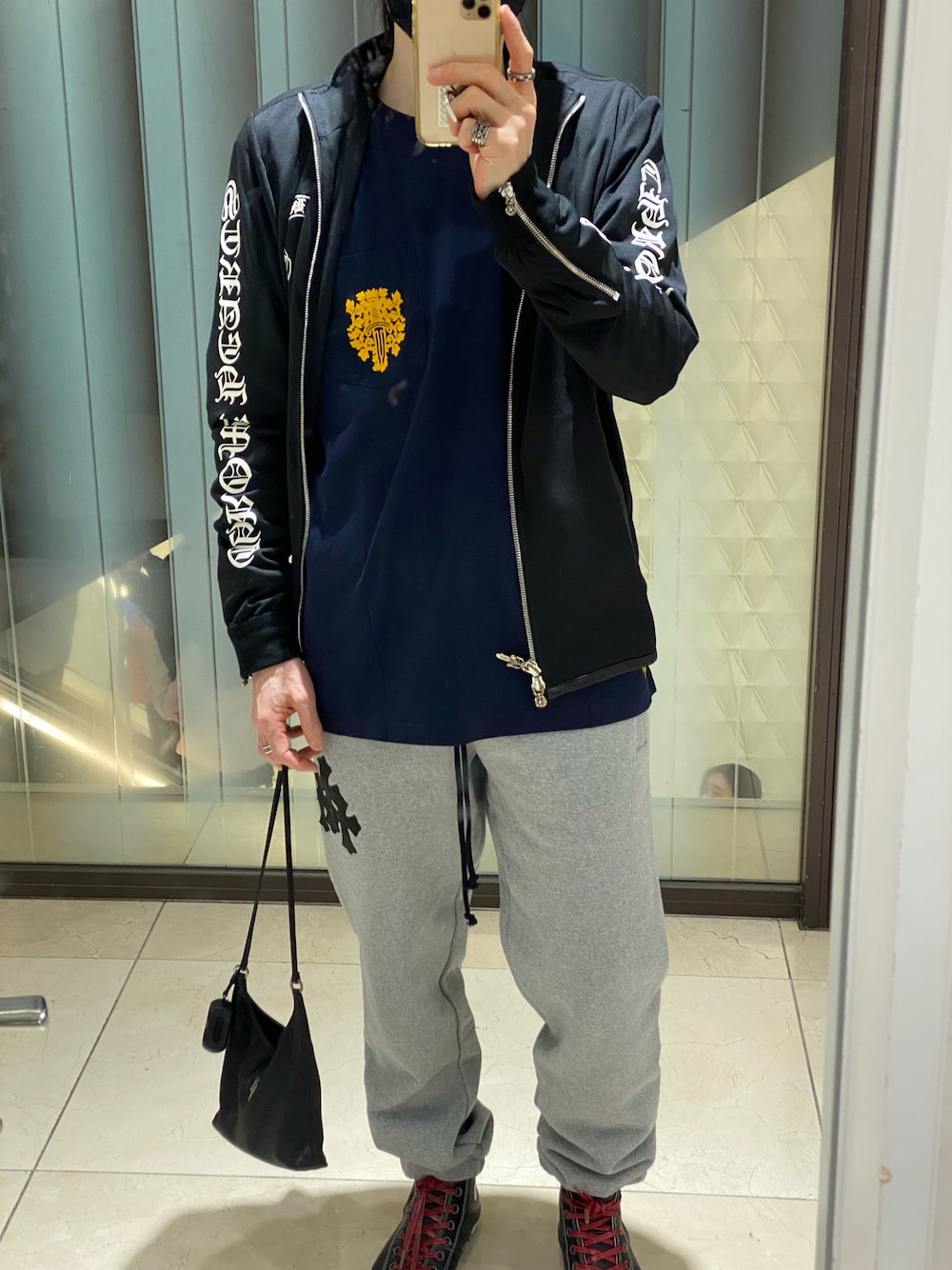 CHROME HEARTSのスウェットパンツを使った人気ファッション