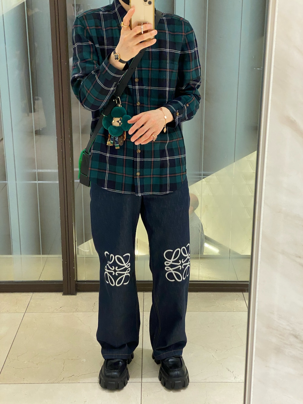 「休日スタイル、オトナカジュアル、チェックシャツ、今日のコーデ」｜「BURBERRYのアイテム（シャツ/ブラウス、グリーン系）」を使った、朧さん（メンズ・172cm）の夏コーディネートの1枚目の写真