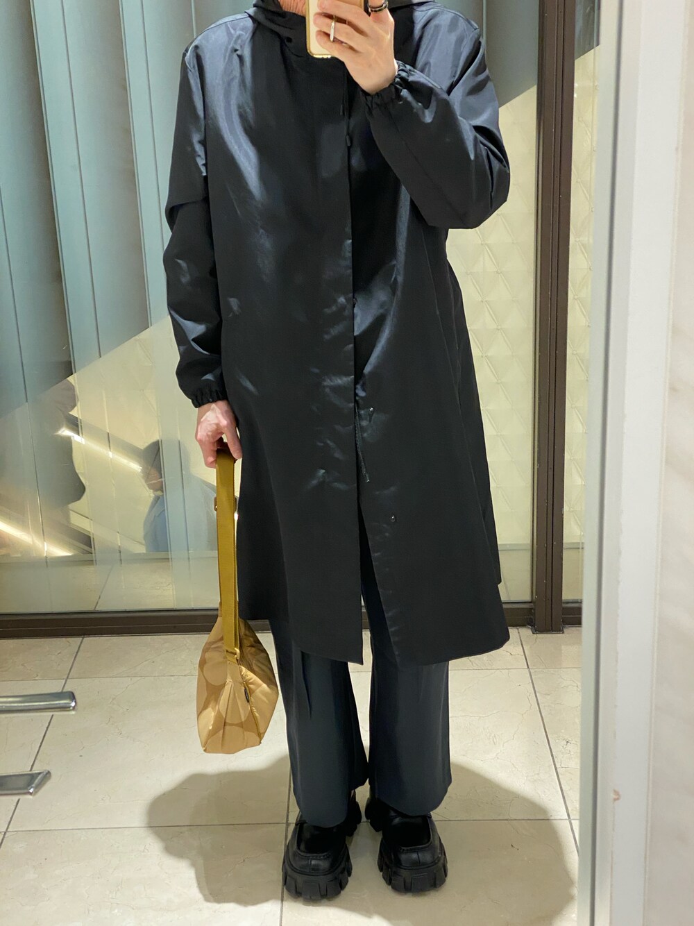 「今日のコーデ、ビジネススタイル、ショップコート」｜「UNIQLOのアイテム（ニット/セーター、ピンク系）」を使った、朧さん（メンズ・172cm）の冬コーディネートの1枚目の写真
