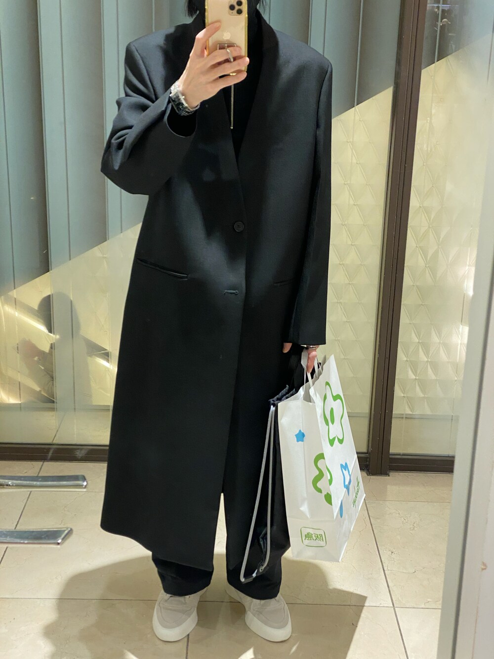 「今日のコーデ、シンプルコーデ、ブラック」｜「JIL SANDERのアイテム（ノーカラーコート、ブラック系）」を使った、朧さん（メンズ・172cm）の冬コーディネートの1枚目の写真