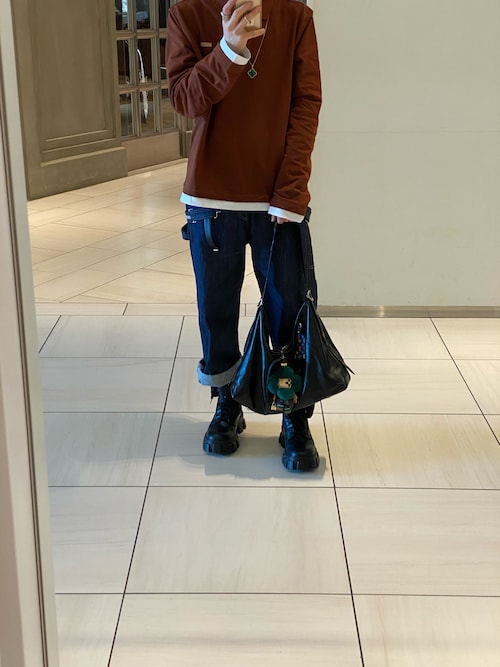 LOUIS VUITTONのチャームを使った人気ファッション