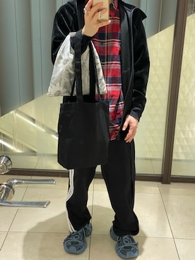 「アイテム（クラッチバッグ）」を使った、朧さん（メンズ・172cm）の秋コーディネート