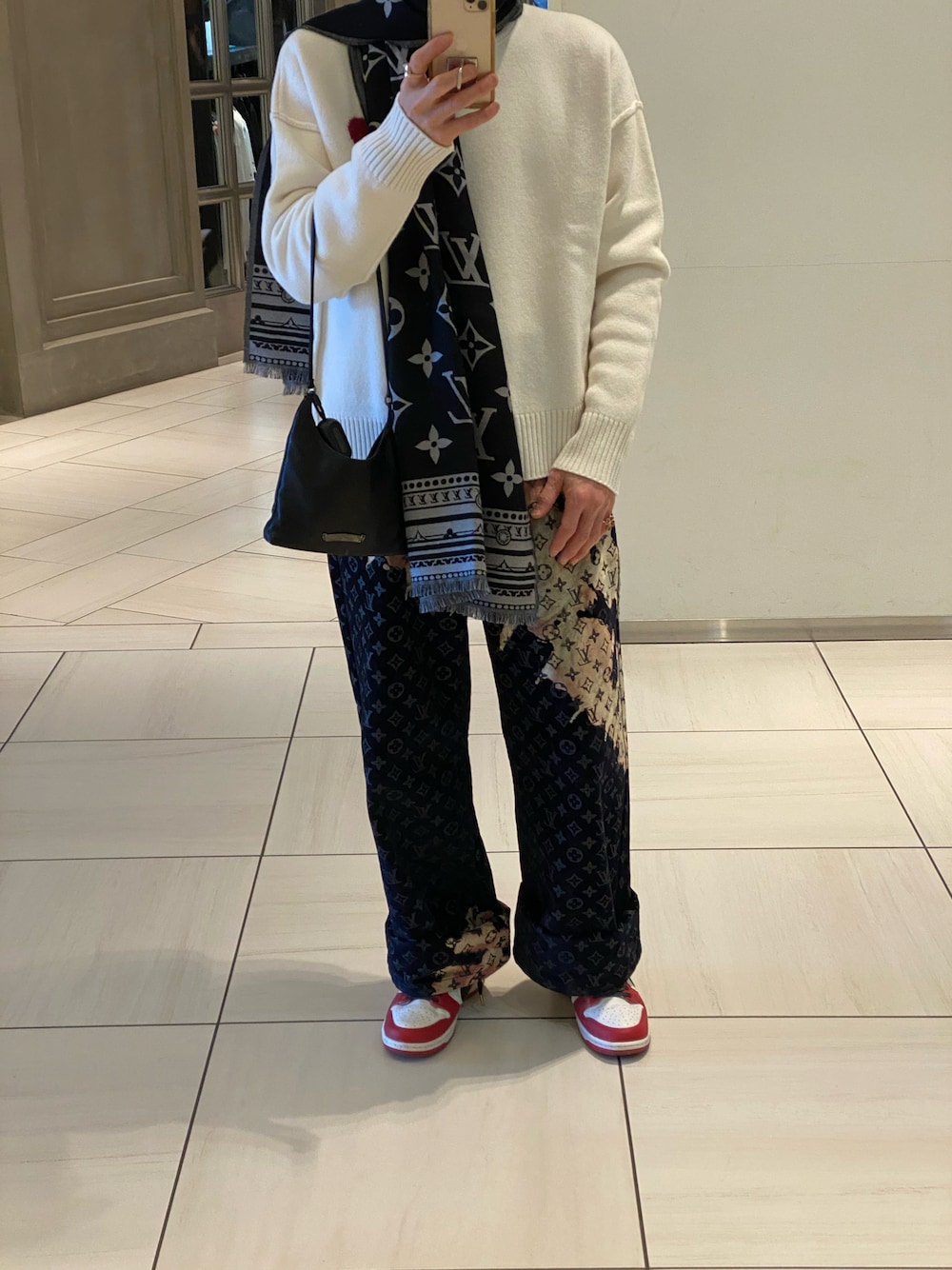 「春服コーデ、キレイめカジュアル、ファッションを楽しもう、おでかけコーデ」｜「amiのアイテム（ニット/セーター、ホワイト系）」を使った、朧さん（メンズ・172cm）の春コーディネートの1枚目の写真