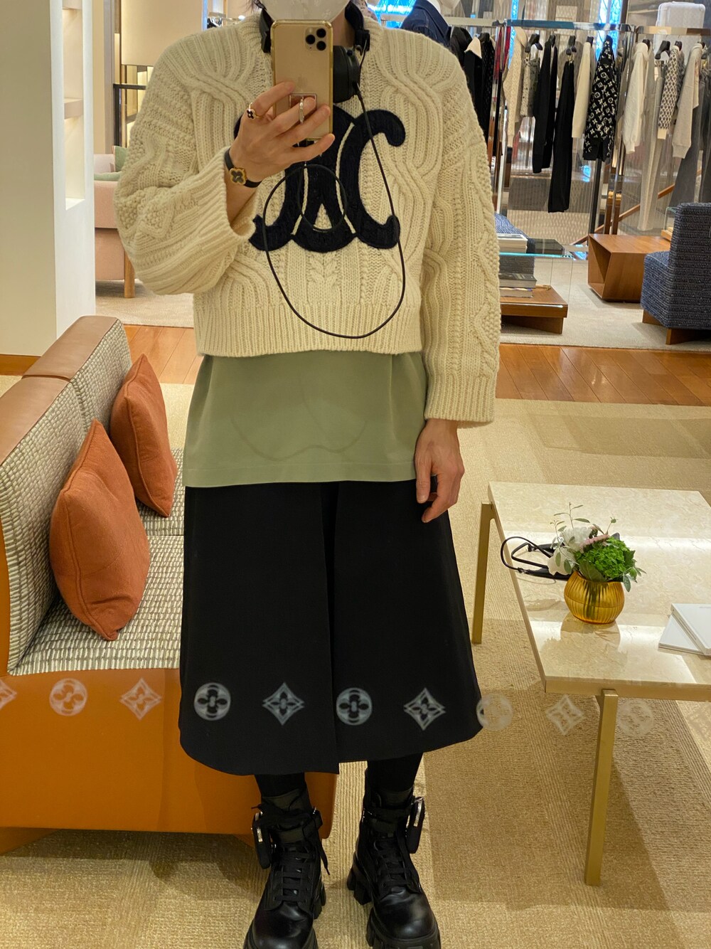 「秋コーデ、秋服、セーター」｜「CELINEのアイテム（ニット/セーター、ホワイト系）」を使った、朧さん（メンズ・172cm）の秋コーディネートの1枚目の写真
