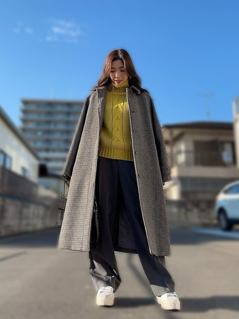 「休日スタイル、大人コーデ、お出かけコーデ、冬アウター、大人カジュアル、着回しコーデ、スニーカーコーデ、ステンカラーコート、いいね、save、フォローお願いします🤑、Ungrid、dholic、PUMA、オトナカジュアル、オトナ女子、イエロー」｜「Ungridのステンカラーチェックルーズコート（ステンカラーコート、グレー系）」を使った、M♡さん（レディース・157cm）の冬コーディネートの1枚目の写真