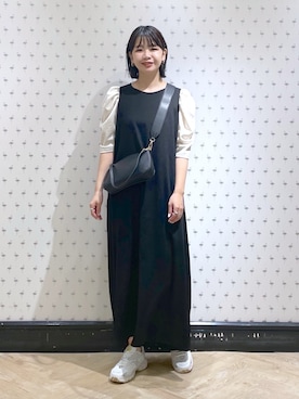「アパートバイローリーズ」｜「アイテム（スニーカー）」を使った、yoshiさん（レディース・164cm）の春コーディネート
