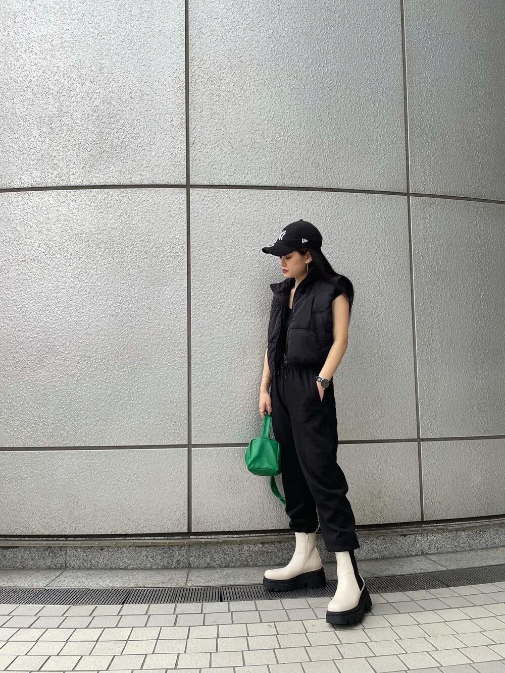 「カジュアルコーデ、サイドゴアブーツ、大人カジュアル、秋冬コーデ、韓国ファッション、R&E渋谷109スタッフコーデ、低身長、低身長コーデ」｜「R&Eの【21AW新作】【R&E】トラックソールスクエアサイドゴアブーツ（ブーツ、ホワイト系）」を使った、R&E_REZOY本部staffさん（レディース・148cm）の秋コーディネートの1枚目の写真