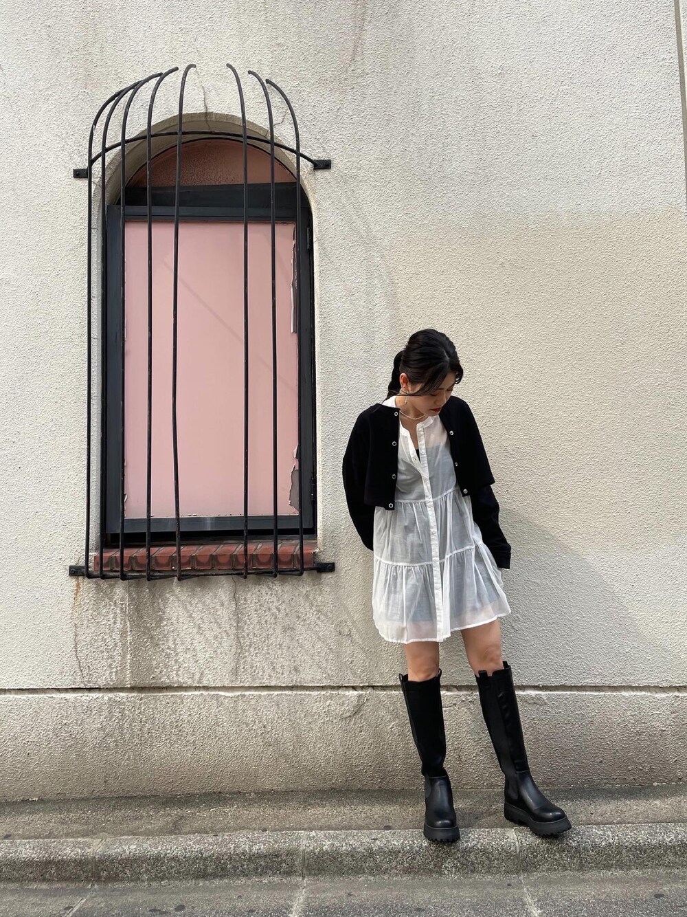 「大人カジュアル、ootd、ZOZOでしか買えない、秋のコーデ、ロングブーツ、低身長、低身長コーデ、低身長女子」｜「R&Eの【21AW新作】【ZOZOTOWN限定商品】トラックソール厚底ロングサイドゴアブーツ（ブーツ、ブラック系）」を使った、R&E_REZOY本部staffさん（レディース・148cm）の秋コーディネートの1枚目の写真
