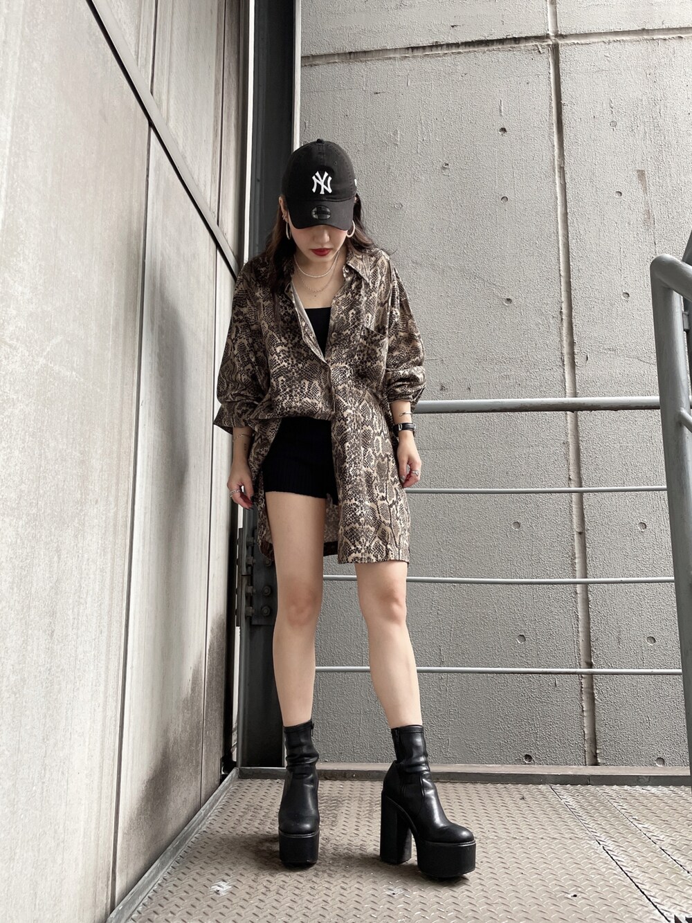 「大人カジュアル、厚底、厚底ブーツ、低身長、秋のコーデ、R&E渋谷109スタッフコーデ」｜「R&Eの【R&E】厚底ショートブーツ（ブーツ、ブラック系）」を使った、R&E_REZOY本部staffさん（レディース・148cm）の秋コーディネートの1枚目の写真