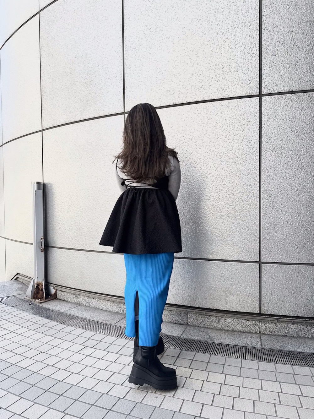 「オトナカジュアル、春色、低身長女子、厚底シューズ、厚底ブーツ、厚底、ブーツ、ブーツスタイル」｜「R&Eの【25SS新作】【R&E】トリプルソール厚底ストレッチショートブーツ（ブーツ、ブラック系）」を使った、R&E_REZOY本部staffさん（レディース・153cm）の春コーディネートの1枚目の写真