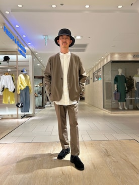 「GLOSTER（グロスター）のアイテム（ノーカラージャケット）」を使った、ミサキさん（メンズ・165cm）の春コーディネート