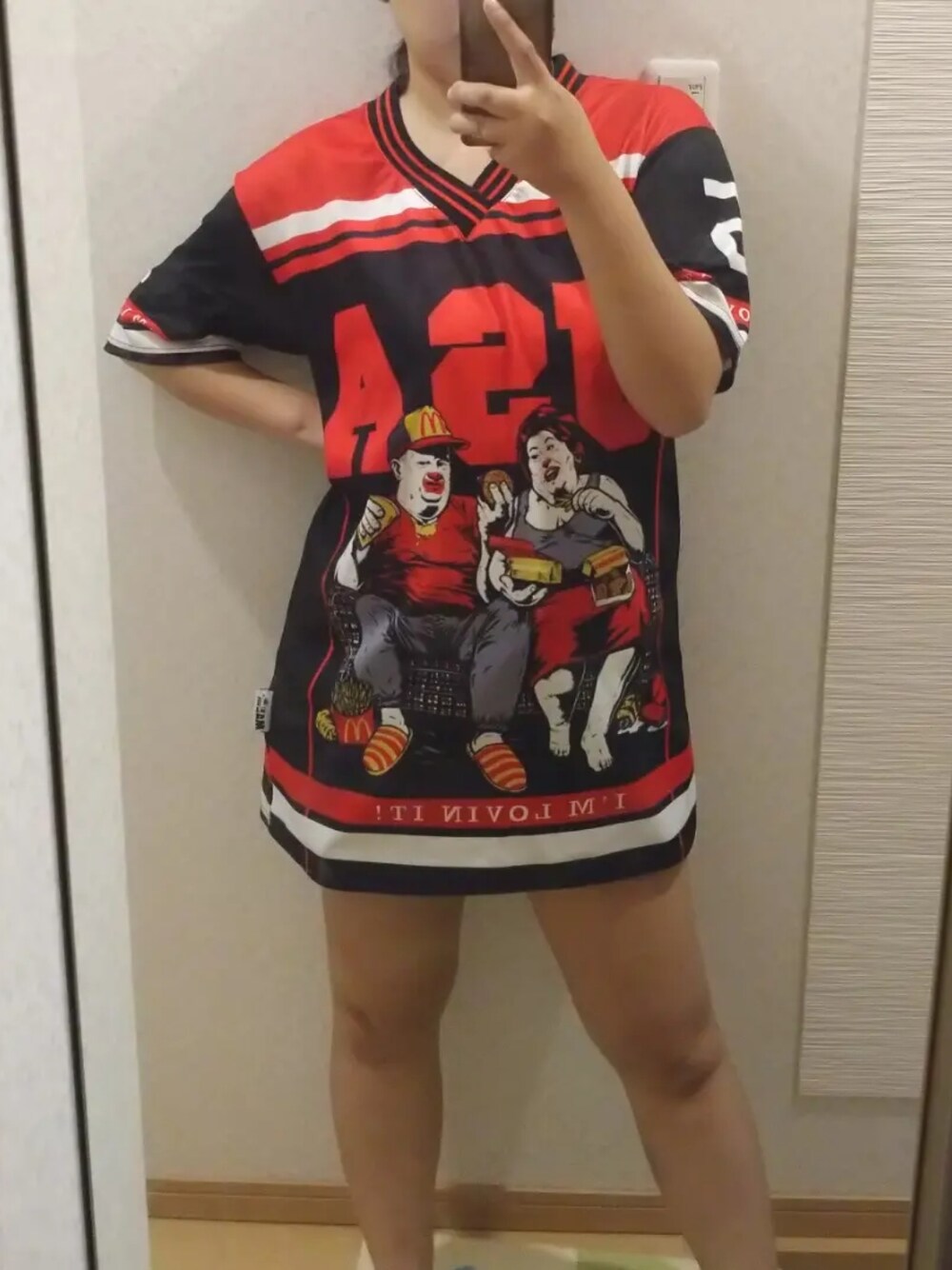 「マクドナルド、ユニークTシャツ、アメリカンカジュアル、ストリートMIX」｜「MAX SOULのアイテム（Tシャツ/カットソー、レッド系）」を使った、RURUMIさん（レディース・155cm）の夏コーディネートの1枚目の写真