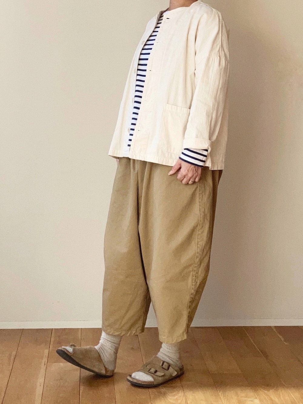 HARVESTYのノーカラージャケットを使った人気ファッション