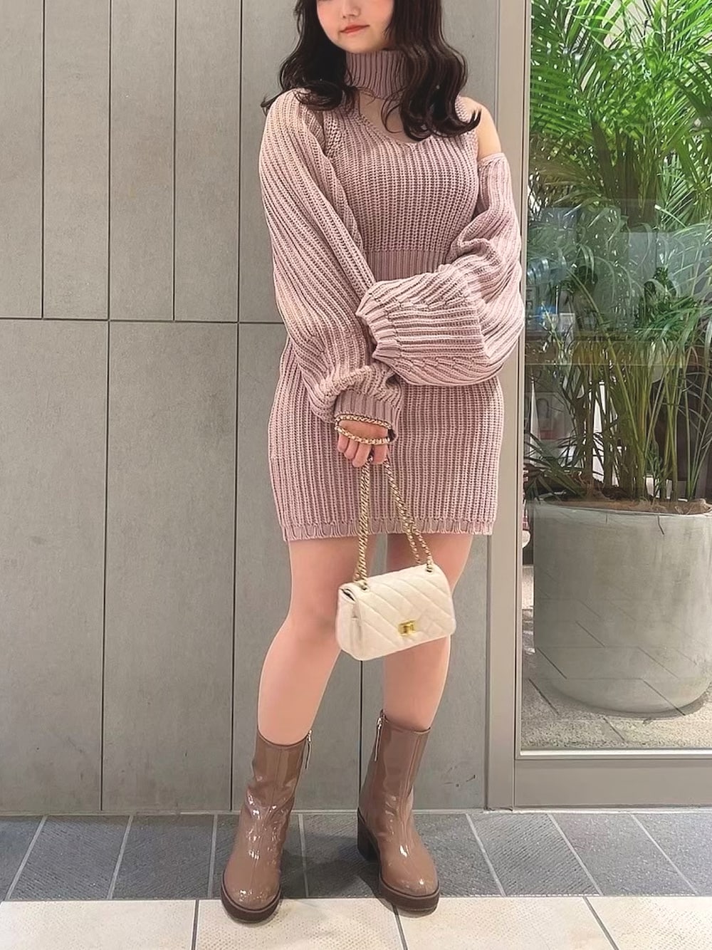 「大人かわいい、ニットワンピース、休日スタイル、春コーデ、deicy、mecouture」｜「ME COUTUREのレイヤードニットワンピース（ワンピース、ピンク系）」を使った、DEICYさん（レディース・160cm）の冬コーディネートの1枚目の写真