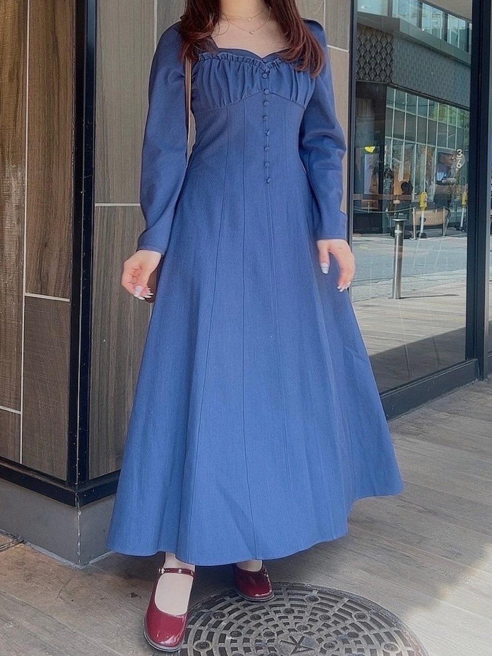 「ワンピース、オトナ女子、大人かわいい、ショルダーバッグ、骨格ウェーブ、春コーデ、deicy、mecouture」｜「DEICYのコルセットフリルワンピース（ワンピース、ブルー系）」を使った、DEICYさん（レディース・160cm）の春コーディネートの1枚目の写真