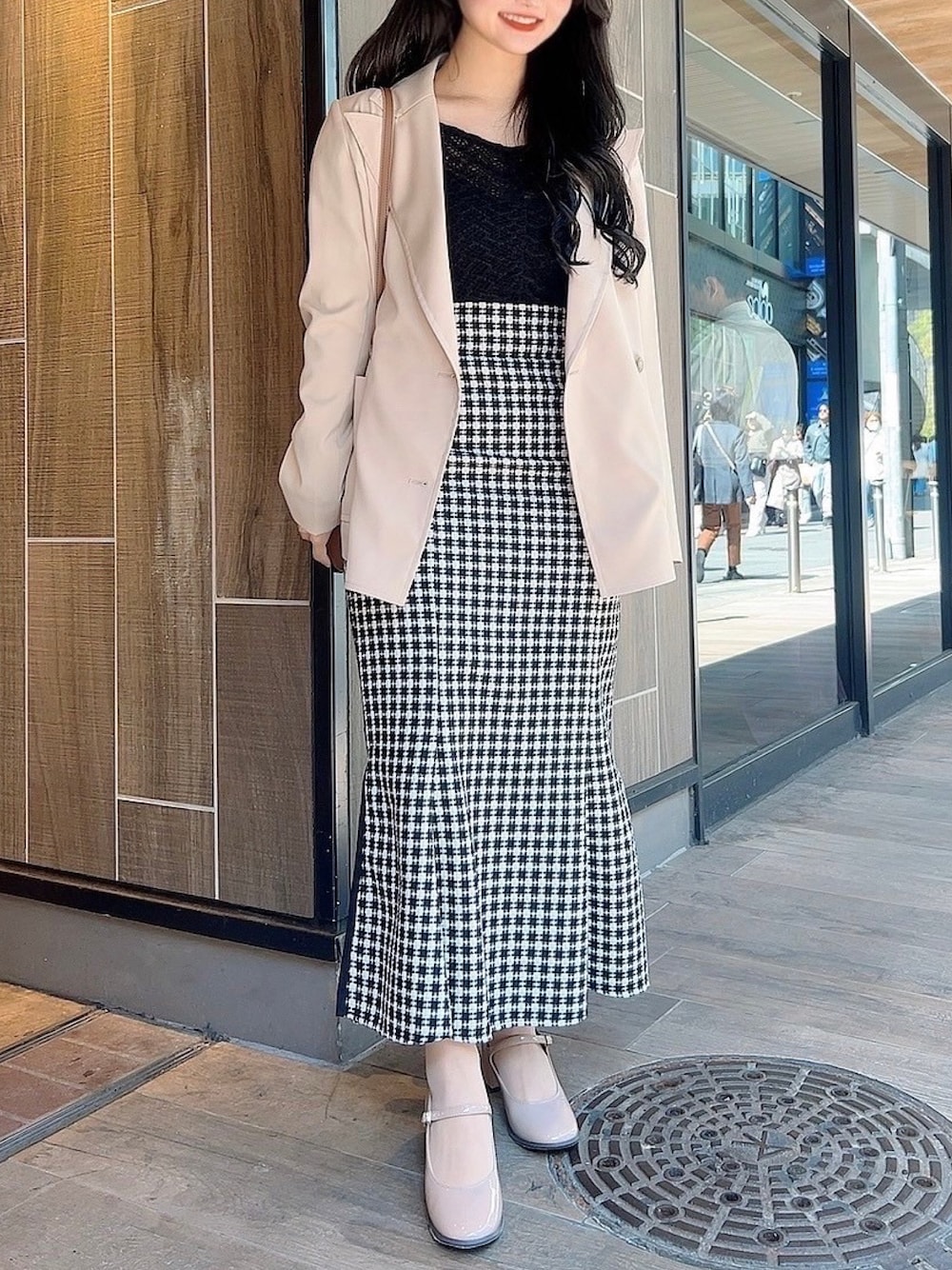「オトナ女子、ジャケット、スカート、春コーデ、レース、骨格ウェーブ、deicy、mecouture」｜「DEICYのシャーリングレースカットソー（Tシャツ/カットソー、ブラック系）」を使った、DEICYさん（レディース・160cm）の春コーディネートの1枚目の写真
