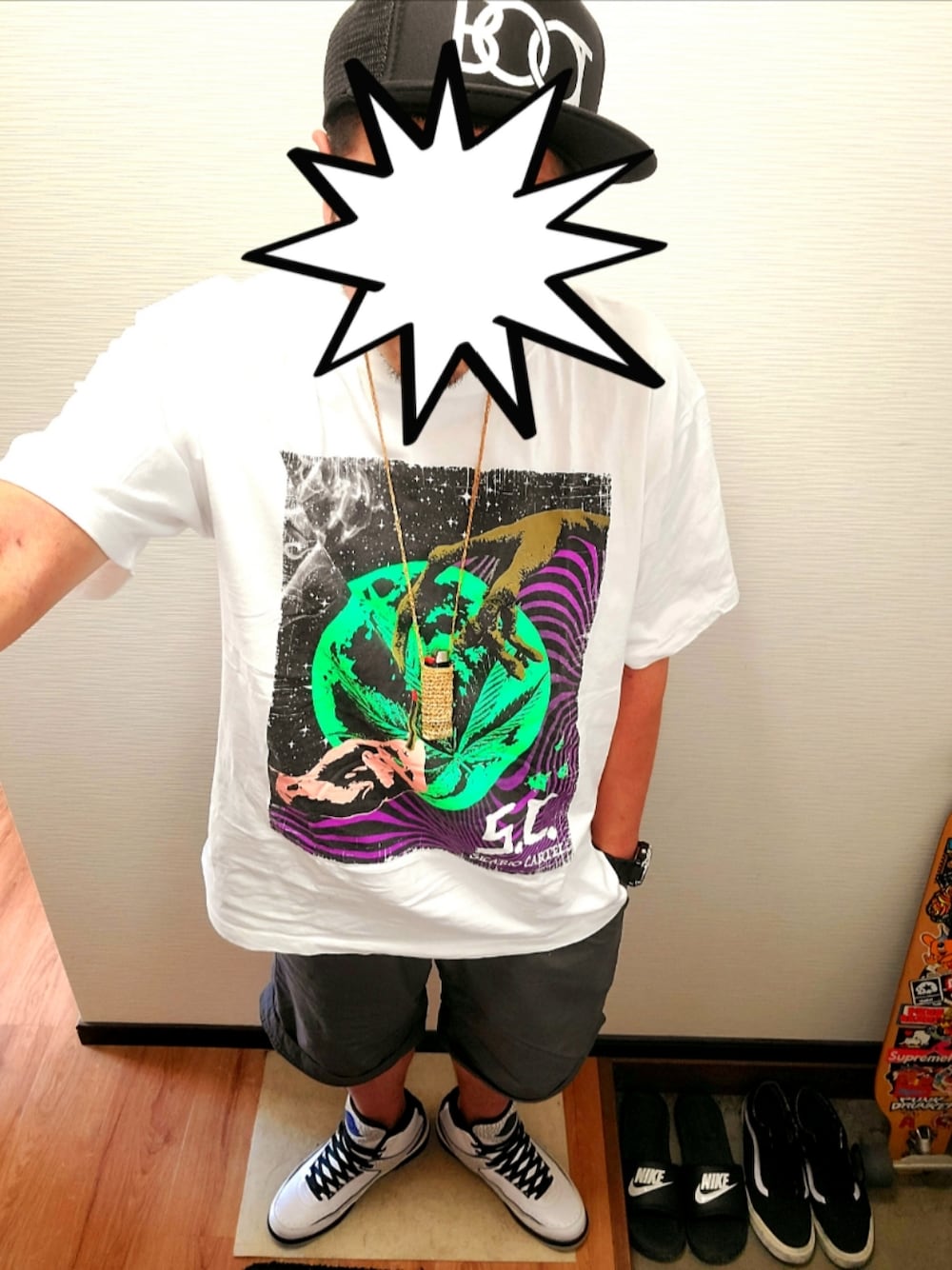 「キャップ、BOOTCOUTURE、SICARIO CARTEL、E.T.、大麻、UNIQLO、ハーフパンツ、NIKE、ジョーダン、AIR JORDAN、Jordan2、スニーカー、ストリート、ストリートコーデ、夏コーデ」｜「BOOTCOUTURE のアイテム（キャップ、ブラック系）」を使った、きのこ＠毒x毒x毒さん（メンズ・180cm）の夏コーディネートの1枚目の写真
