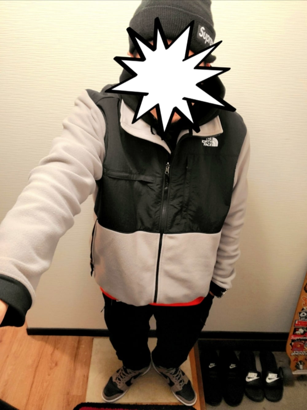 「ニット帽、ビーニー、supreme、パーカー、THE NORTH FACE、ノースフェイス、デナリジャケット、フリース、UNIQLO、NIKE、dunk、スニーカー、ストリート、シンプルコーデ、休日スタイル」｜「Supreme のSupreme×NEW ERA／Box Logo Beanie（ニットキャップ/ビーニー、ブラック系）」を使った、きのこ＠毒x毒x毒さん（メンズ・180cm）の春コーディネートの1枚目の写真