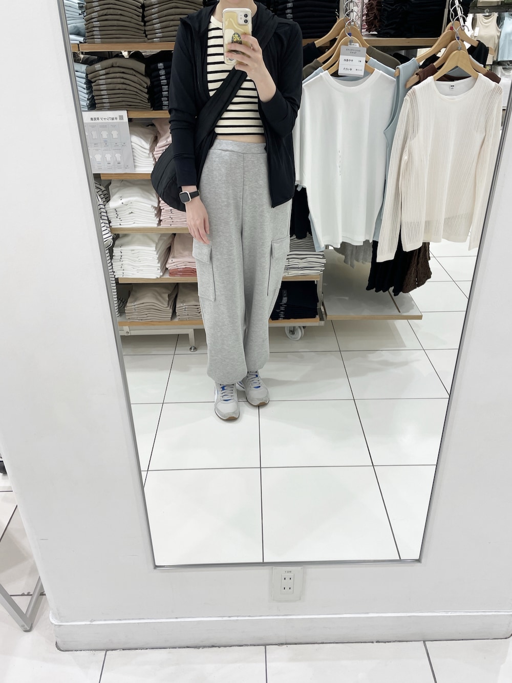 「休日スタイル、ラフコーデ、オトナカジュアル、オトナ女子、おしゃれさんと繋がりたい」｜「Re:EDITの[低身長/高身長サイズ有][イージーケア]とろみダンボールカーゴパンツ（カーゴパンツ、グレー系）」を使った、yukaさん（骨格ウェーブ・レディース・164cm）の夏コーディネートの1枚目の写真