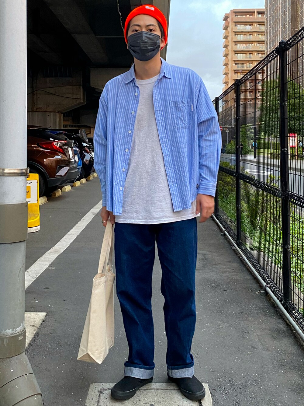 「シンプル、デニム、おしゃれさんと繋がりたい、秋のコーデ、ニットキャップ、ストリート、スケータースタイル、相互フォロー」｜「ChampionのChampion(チャンピオン) / ワンポイント刺繍半袖Tシャツ（Tシャツ/カットソー、グレー系）」を使った、ry0suke14さん（メンズ・173cm）の秋コーディネートの1枚目の写真