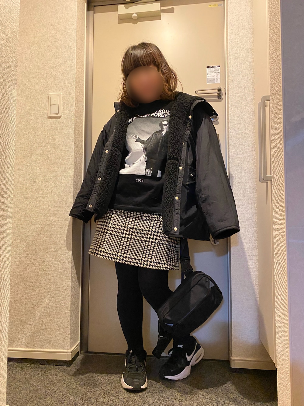 「ADAM ET ROPE'のリバーシブルボアブルゾン（ブルゾン、ブラック系）」を使った、hannaさん（レディース・150cm）の春コーディネートの1枚目の写真
