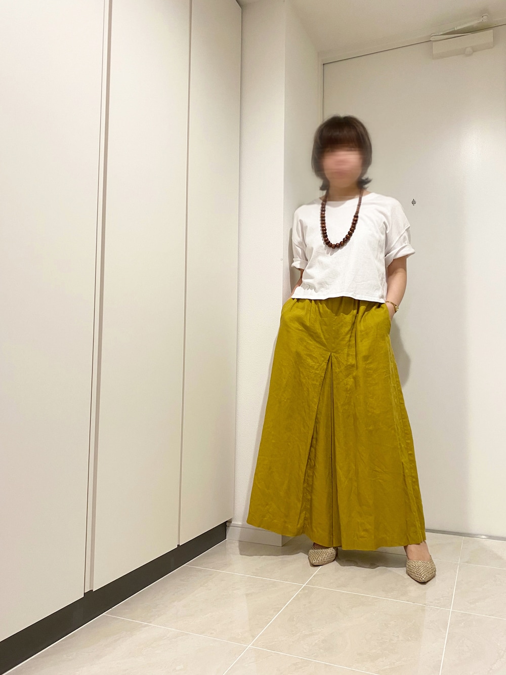 「夏コーデ、楽チンコーデ、オトナカジュアル、カジュアルコーデ、リラックススタイル、シンプルコーデ、カラーコーデ、Ｔシャツ、ゆるコーデ」｜「ZARAのアイテム（Tシャツ/カットソー、ホワイト系）」を使った、hannaさん（骨格ストレート・レディース・150cm）の夏コーディネートの1枚目の写真