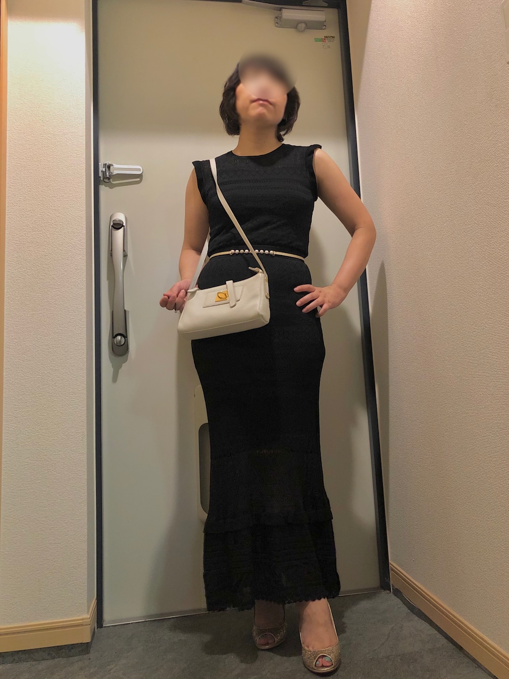 「秋先取りコーデ、晩夏、シンプル、コンサバ、シンプルコーデ、低身長コーデ、おしゃれさんと繋がりたい、黒、ブラック、お出かけコーデ、ワンピース」｜「CELFORDのドット柄ジャカードニットOP（ワンピース、ブラック系）」を使った、hannaさん（レディース・149cm）の夏コーディネートの1枚目の写真