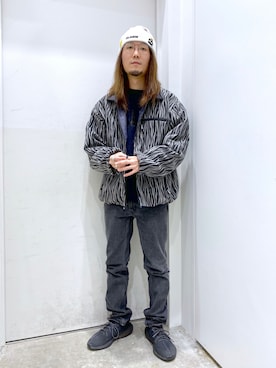 「エクストララージ」｜「アイテム（キャップ）」を使った、小川 礼偉さん（メンズ・170cm）の冬コーディネート