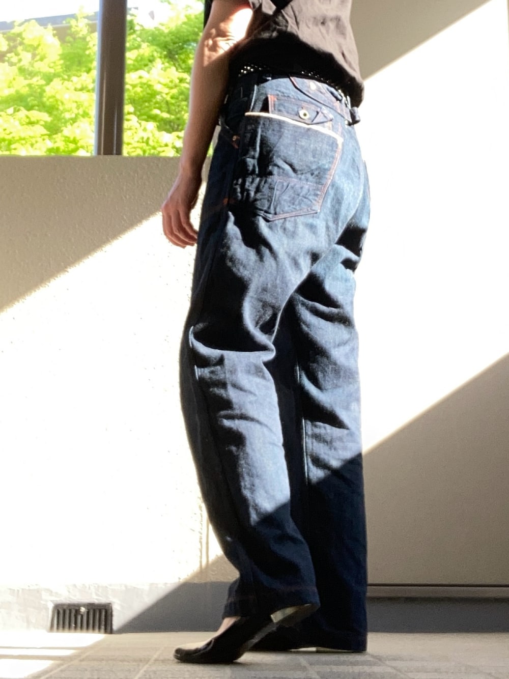 「JEANASiS、johnbull、メンズデニム、デニム、デニムパンツ、デニムコーデ、Pedro」｜「Johnbullのアイテム（デニムパンツ、ブルー系）」を使った、ラムちゃんさん（レディース・167cm）の春コーディネートの1枚目の写真