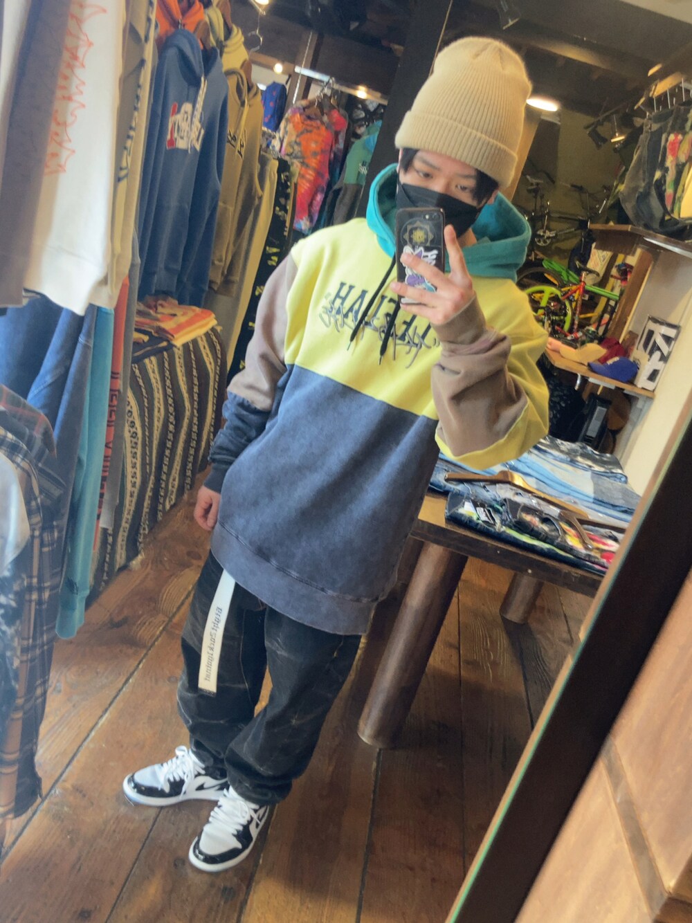 「大人カジュアル、おしゃれさんと繋がりたい、スニーカーコーデ、いいね、save、フォローお願いします🤑、休日スタイル、ストリート、スニーカー、低身長、春コーデ、パーカー、AIR JORDAN、デニム、ニットキャップ、LEFLAH」｜「AIR JORDANのAIR JORDAN 1 LOW エア ジョーダン 1 LOW 553558-124  124WHITE/HYPRYL（スニーカー、ホワイト系）」を使った、M4S4T0さん（メンズ・160cm）の冬コーディネートの1枚目の写真
