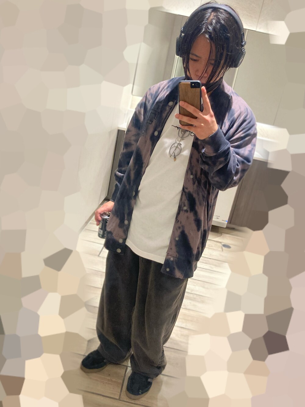 「秋っぽコーデ更新中、秋服、大人カジュアル、ゆるコーデ、ストリート、ラフ、LEFLAH、adidas、秋コーデ、スウェットパンツ、低身長、ブラックコーデ、スニーカー、おしゃれさんと繋がりたい、いいね、save、フォローお願いします🤑」｜「LEFLAHのアイテム（スウェットパンツ、ブラック系）」を使った、M4S4T0さん（メンズ・160cm）の秋コーディネートの1枚目の写真