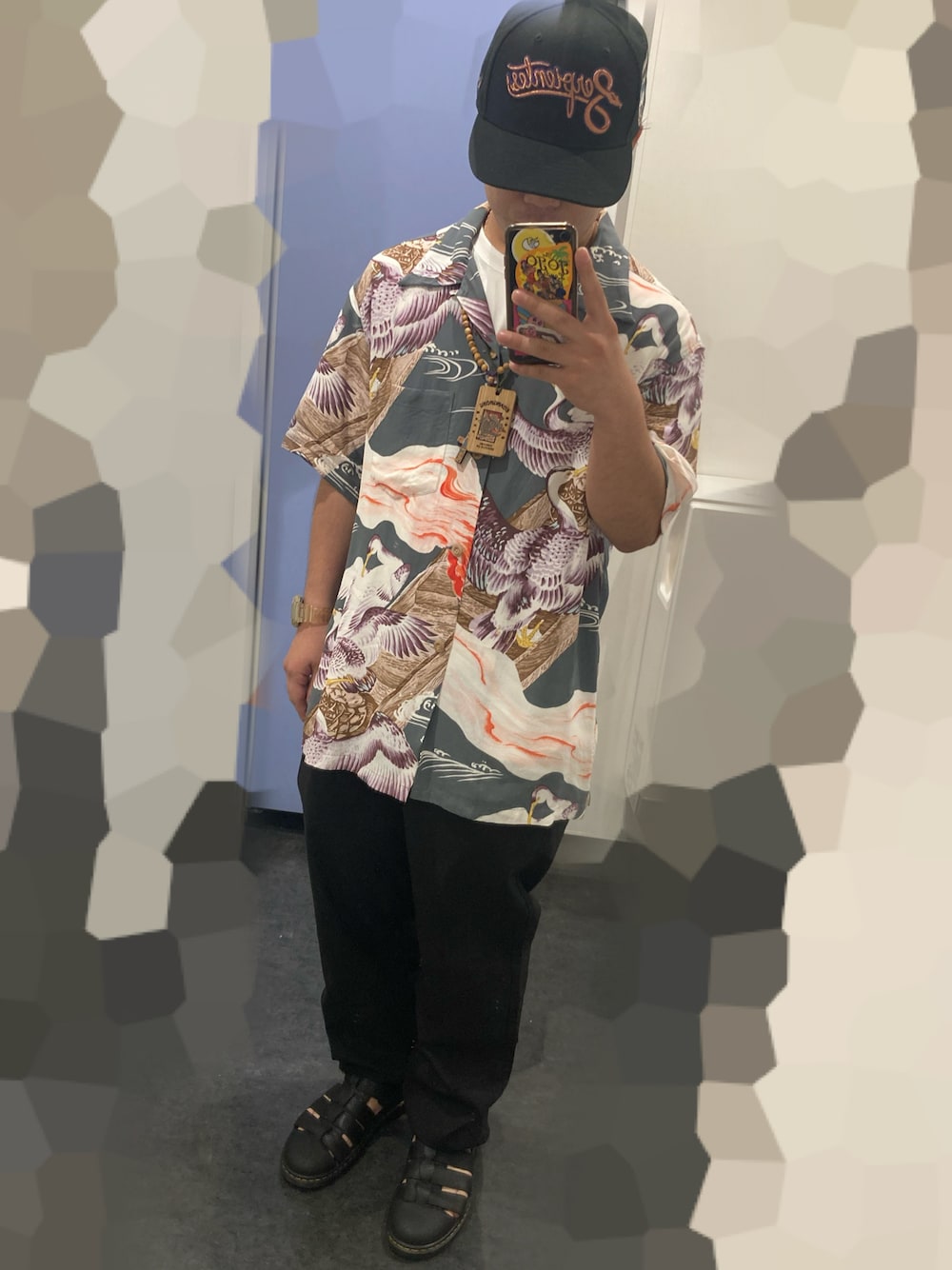 「和柄、アロハシャツ、SUNSURF、Dr.Martens、柄シャツ、夏ルックで気分アップ、NEWERA、キャップ、帽子、おしゃれさんと繋がりたい、低身長男子、お洒落さんとつながりたい、サンダル、半袖シャツ、夏コーデ」｜「Dr. Martensのアイテム（サンダル、ブラック系）」を使った、M4S4T0さん（メンズ・160cm）の夏コーディネートの1枚目の写真