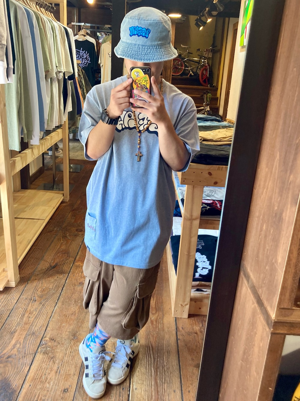「夏ルックで気分アップ、ロゴT、バケットハット、ハーフパンツ、スニーカー、いいね、save、フォローお願いします🤑、おしゃれさんと繋がりたい、低身長、LEFLAH、Tシャツ、帽子、ストリート、メンズファッション、夏コーデ、ブルー」｜「LEFLAHのアイテム（Tシャツ/カットソー、ブルー系）」を使った、M4S4T0さん（メンズ・160cm）の夏コーディネートの1枚目の写真