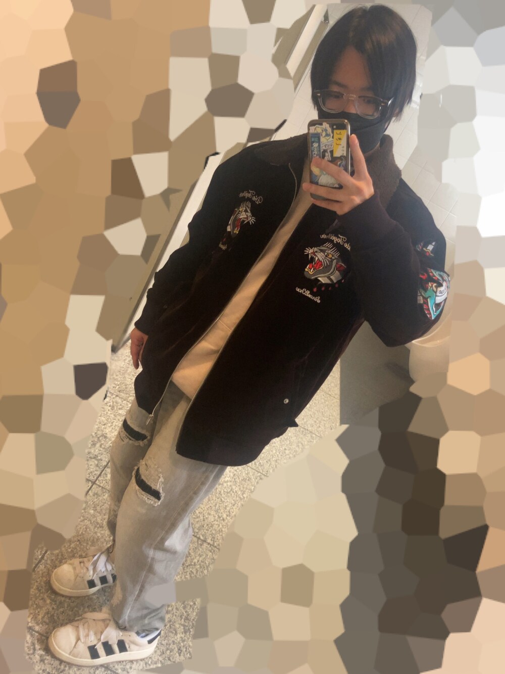 「春のおしゃ見えテクニック、大人カジュアル、休日スタイル、お洒落さんとつながりたい、おしゃれさんと繋がりたい、adidas、ワイドデニム、ストリート、LEFLAH、低身長、スニーカー、めがね、いいね、save、フォローお願いします🤑」｜「LEFLAHのアイテム（デニムパンツ、グレー系）」を使った、M4S4T0さん（メンズ・160cm）の春コーディネートの1枚目の写真