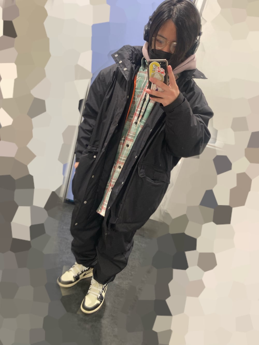 「真冬のあったかスタイル、休日コーデ、冬アウター、ラフコーデ、メガネ男子、いいね、save、フォローお願いします🤑、ミリタリー、チェックシャツ、LEFLAH、ONE UNDER HEAVEN、EYEVAN、めがね、スニーカー、AIR JORDAN、低身長」｜「AIR JORDANのアイテム（スニーカー、ベージュ系）」を使った、M4S4T0さん（メンズ・160cm）の冬コーディネートの1枚目の写真