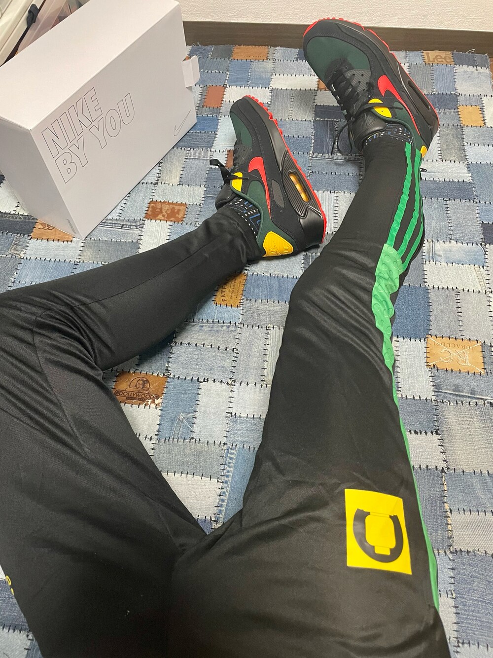 「休日スタイル、スニーカー、NIKE、AIRMAX90、nikebyyou、adidas、LEGO、ジャージ、ジャージーパンツ、スポーツミックス、夏コーデ、お洒落さんとつながりたい」｜「adidasのアイテム（その他パンツ、ブラック系）」を使った、こじゃれ山さん（メンズ・183cm）の夏コーディネートの1枚目の写真