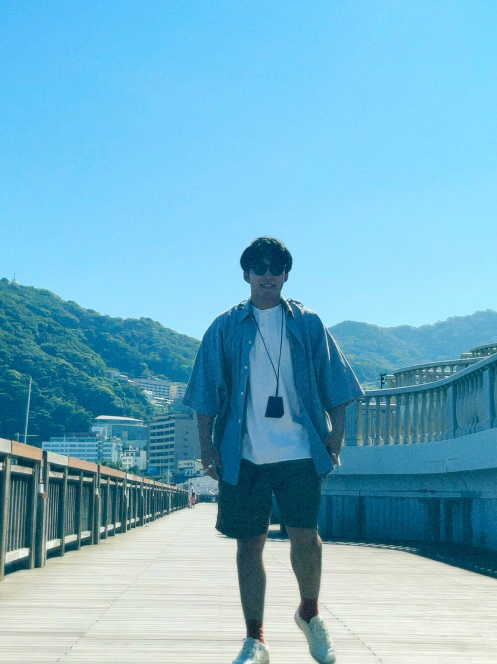 「休日スタイル、カジュアルコーデ、シンプル、カラーソックス、アクセサリー」｜「ITTIのアイテム（ネックレス、ブラック系）」を使った、yusukeさん（メンズ・178cm）の秋コーディネートの1枚目の写真