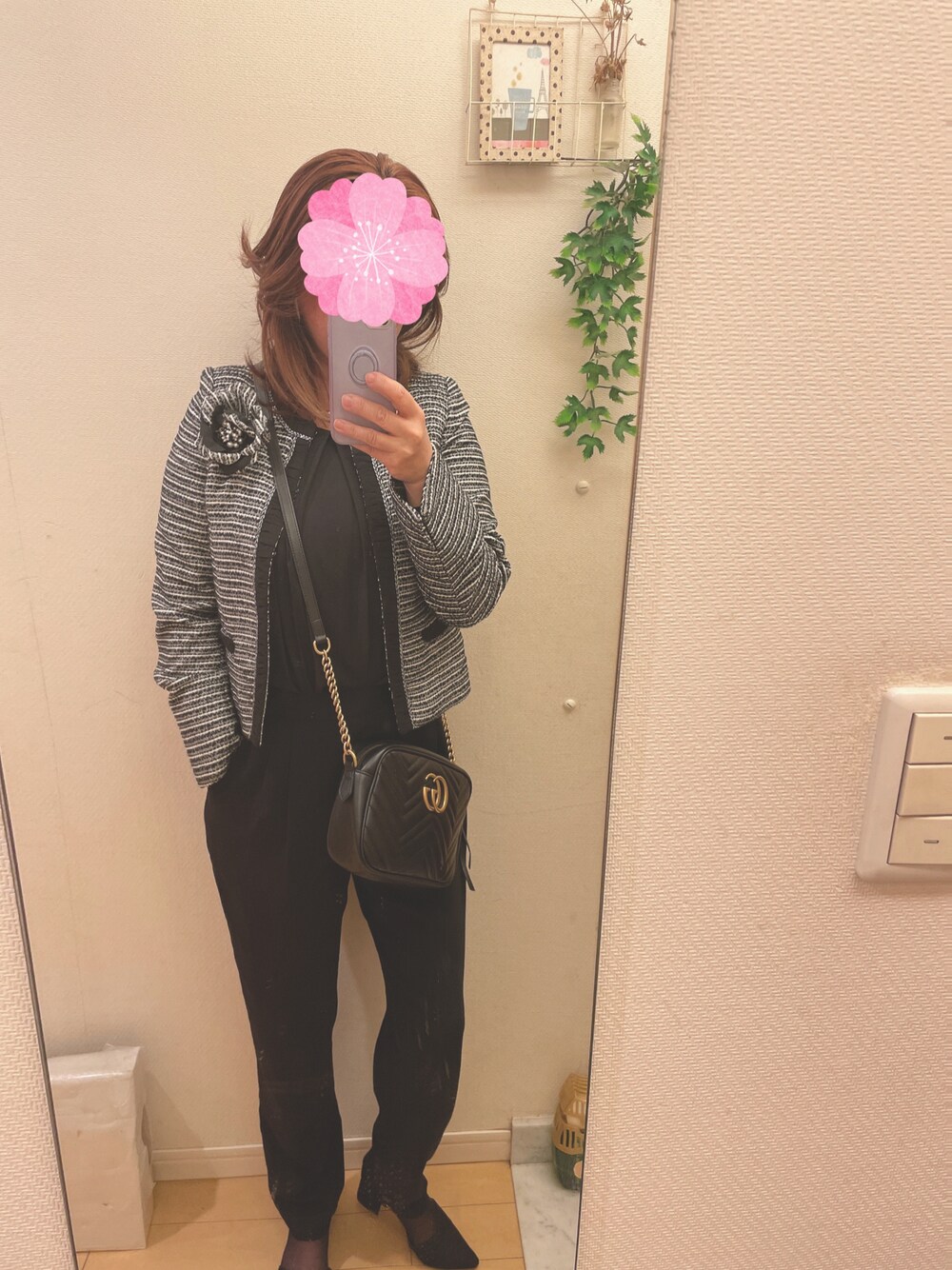 「卒業式、卒業式コーデ、大人女子、お出かけコーデ、おしゃれさんと繋がりたい」｜「GUCCIのアイテム（ショルダーバッグ、ブラック系）」を使った、JIMINlEさん（レディース・156cm）の春コーディネートの1枚目の写真