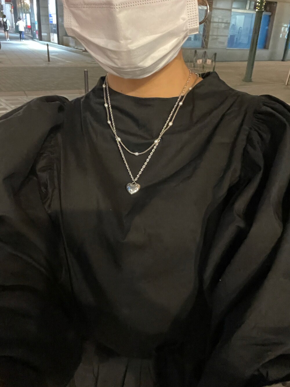 「おしゃれさんと繋がりたい、秋カラー、大人かわいい、オーバーサイズ、ブラウス、モノトーン、ブラック、ジーナシス」｜「JEANASISのBEADS/HEARTネックレス/951704（ネックレス、シルバー系）」を使った、mさん（レディース・164cm）の夏コーディネートの1枚目の写真