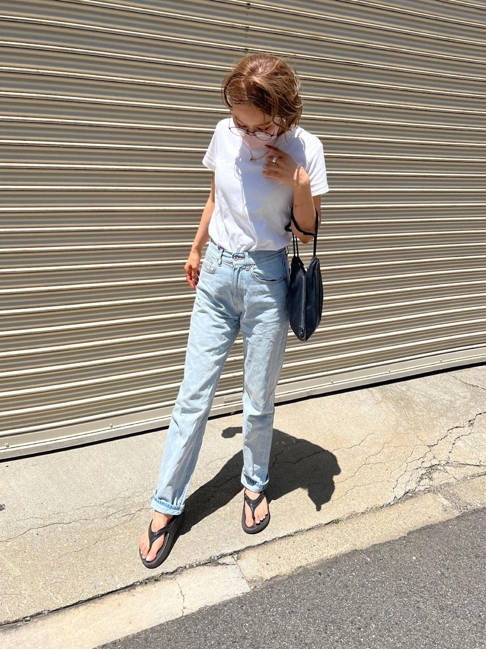 「カジュアル、夏だ！Tシャツ着よう！、プチプラ、白Tシャツ、outfit、デニム、デニムっていいよね、夏コーデ、シンプル」｜「UNIQLOのアイテム（Tシャツ/カットソー、ホワイト系）」を使った、aiさん（レディース・161cm）の夏コーディネートの1枚目の写真