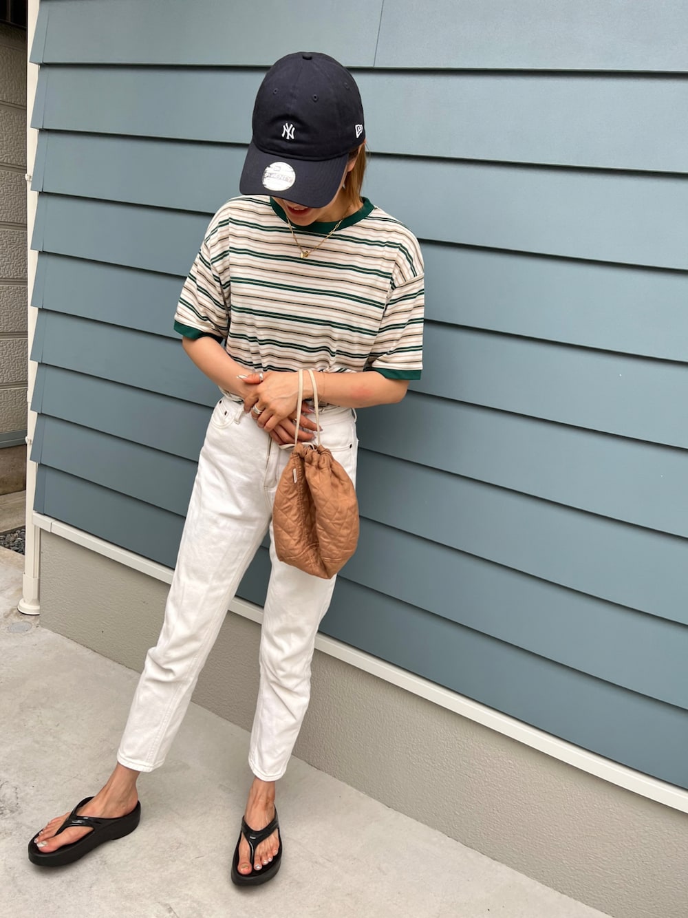 「シンプルコーデ、春夏コーデ、カジュアルコーデ、ママコーデ、プチプラコーデ、着回しコーデ、ボーダー」｜「CANAL JEANのアイテム（パンツ、ホワイト系）」を使った、aiさん（レディース・161cm）の夏コーディネートの1枚目の写真