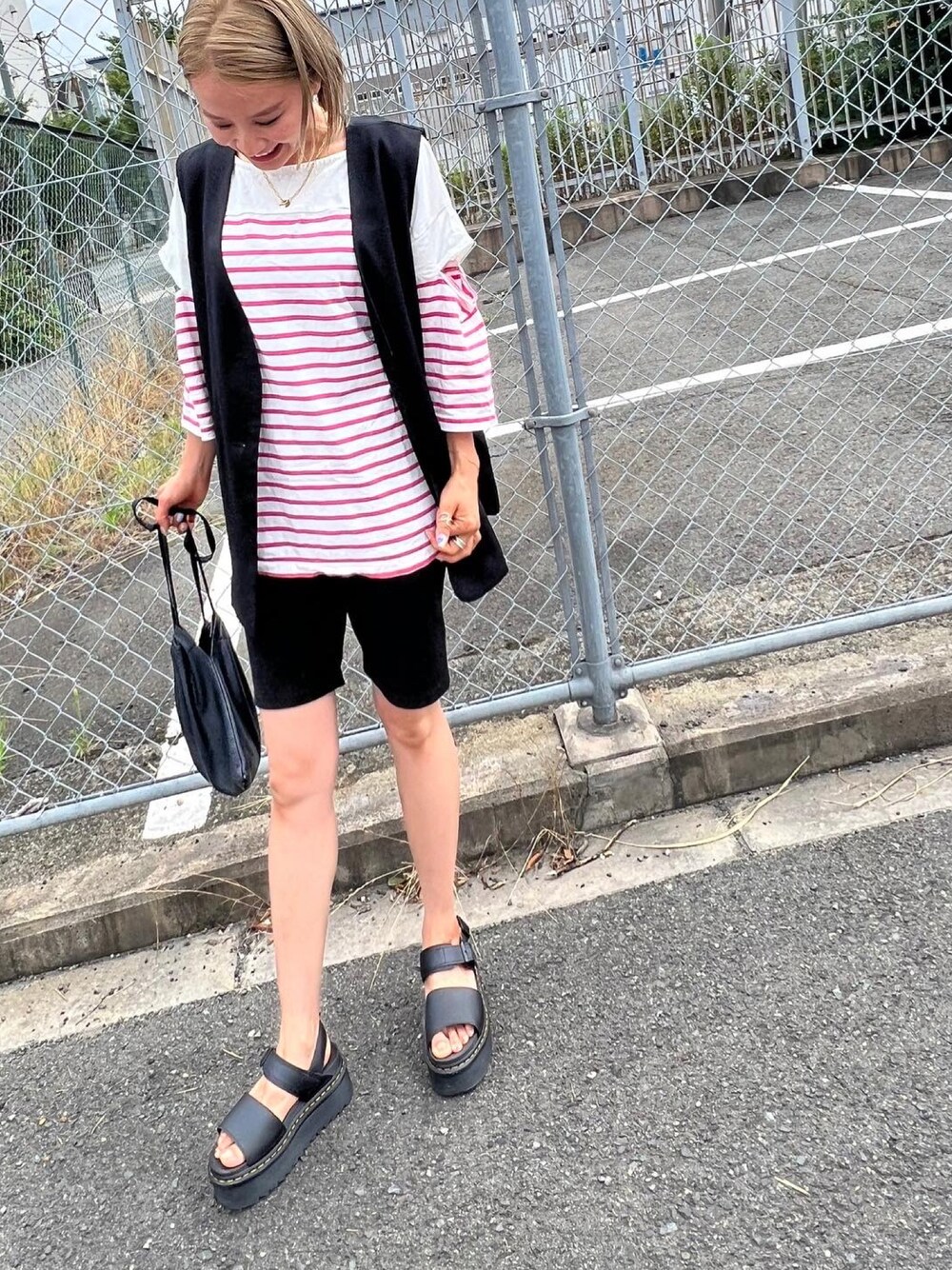 「カジュアル、シンプル、サンダルコーデ、夏、ootd、今日のコーデ、厚底サンダル、プチプラコーデ、ママコーデ」｜「Dr. Martensの【Dr.Martens】VOSS QUAD SNDL（サンダル、ブラック系）」を使った、aiさん（レディース・161cm）の夏コーディネートの1枚目の写真